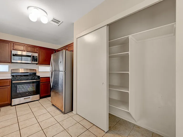 2092 Crowley Way — Photo 3