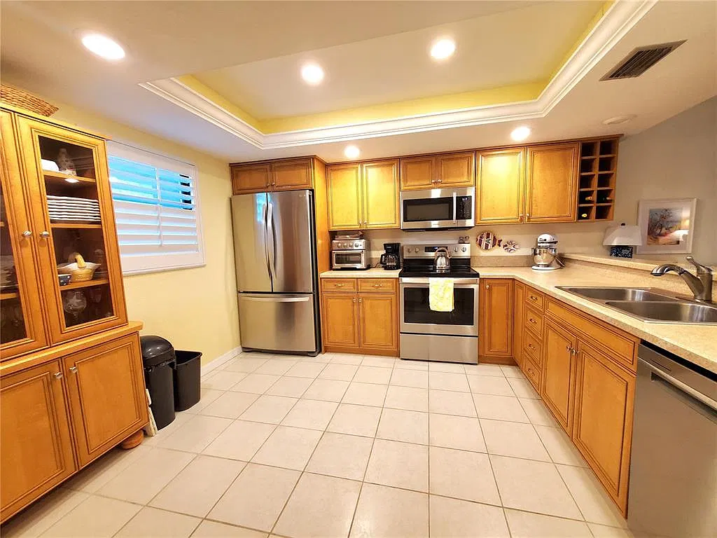 2 bed, 2.0 bath, 1111 sqft, $3,800 — Photo 4