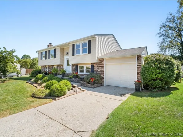 772 Flatwoods Drive, Clarksville, IN 47129