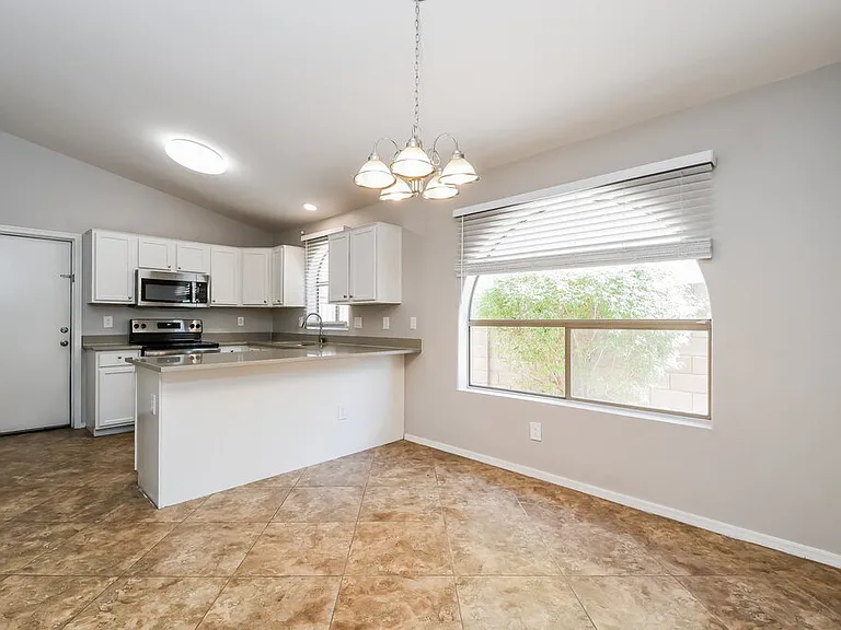 1058 S Sierra St — Photo 8