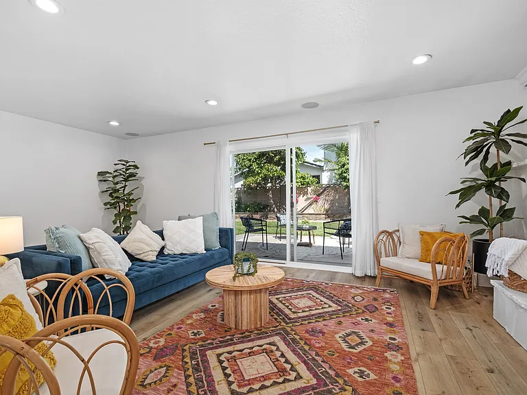 16002 Warren Ln — Photo 63