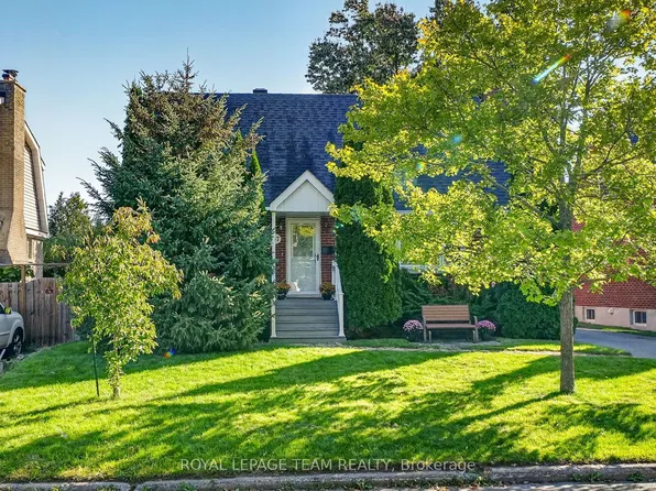 567 Redwood Ave, Ottawa, ON K2A 3E7