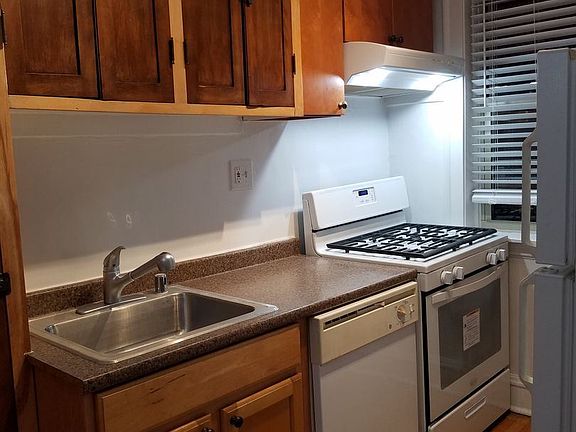 2nd image of 1731 W Thorndale Ave APT 1B