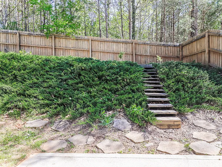 525 Hillcrest Cross Rd — Photo 17