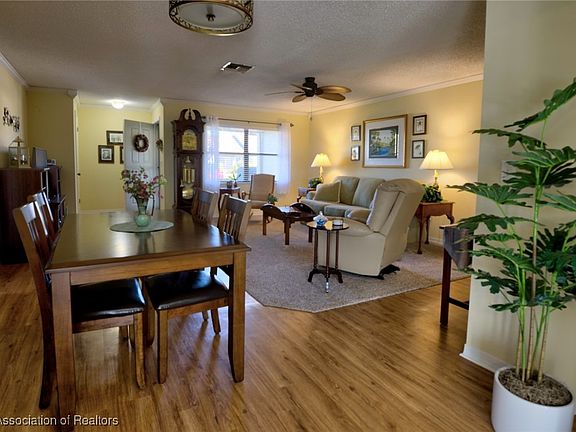 4th image of 312 Grove Cir
