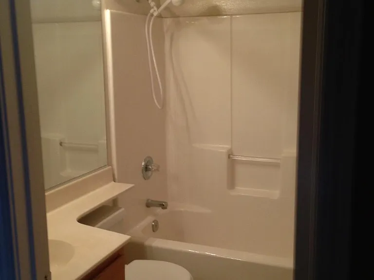214 Holland Cir — Photo 6