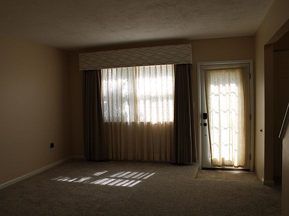 5th image of 45731 Kensington St