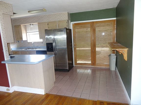 4th image of 1057 Candlelight Ct