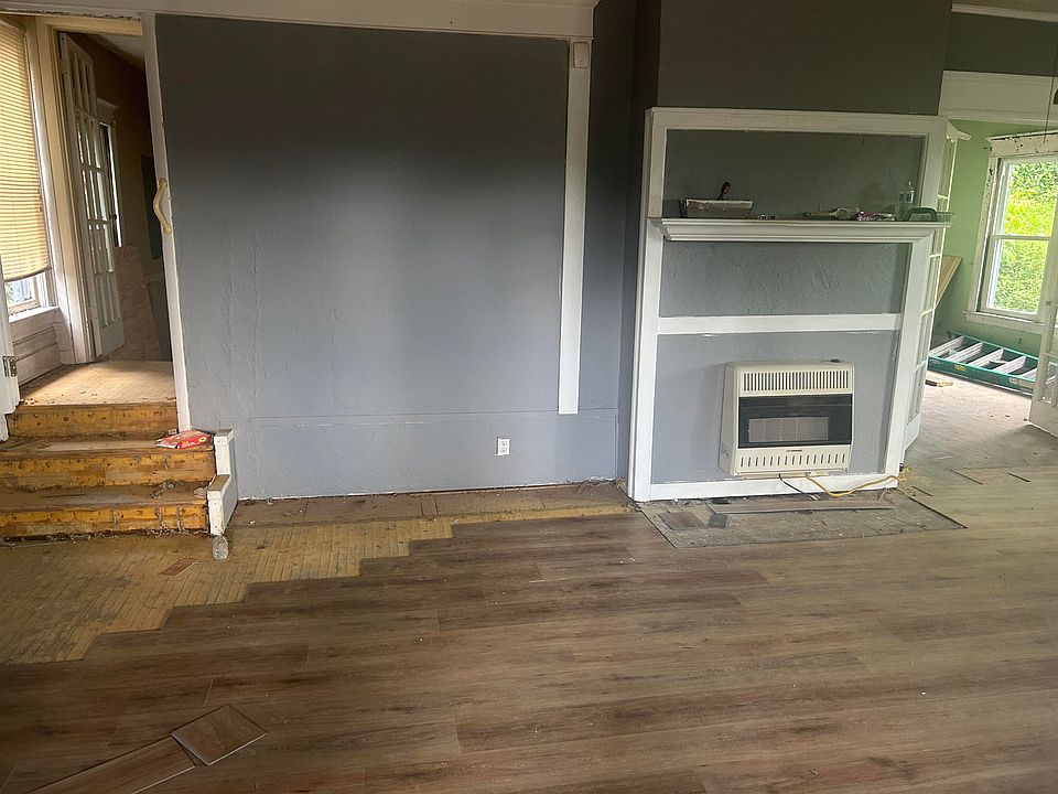 2nd image of 1440 Center St