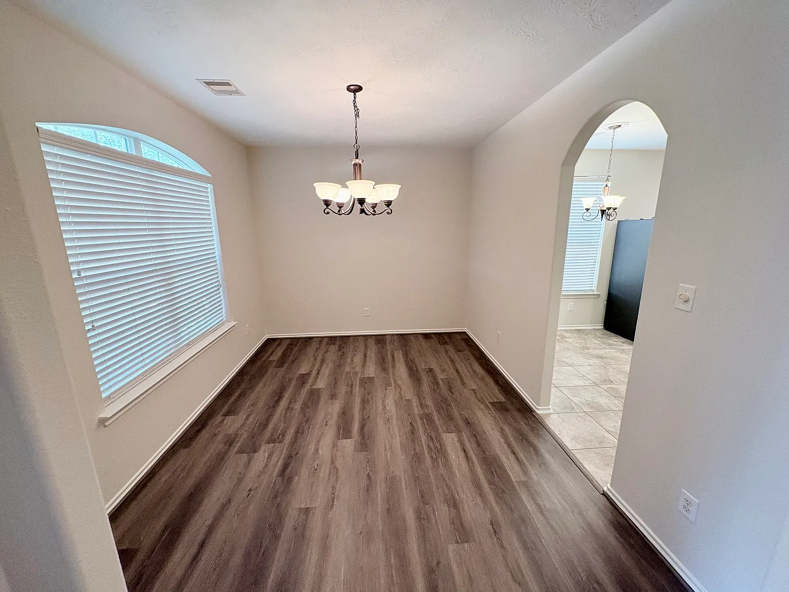 4 bed, 1955 sqft, $2,200 — Photo 3
