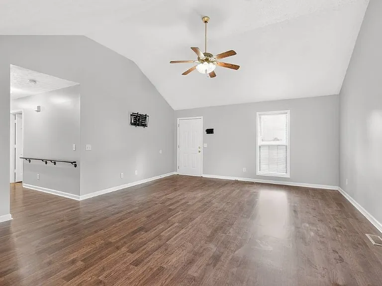108 Roberts Dr — Photo 13