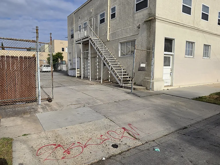 2501 E 10th St #A — Photo 2