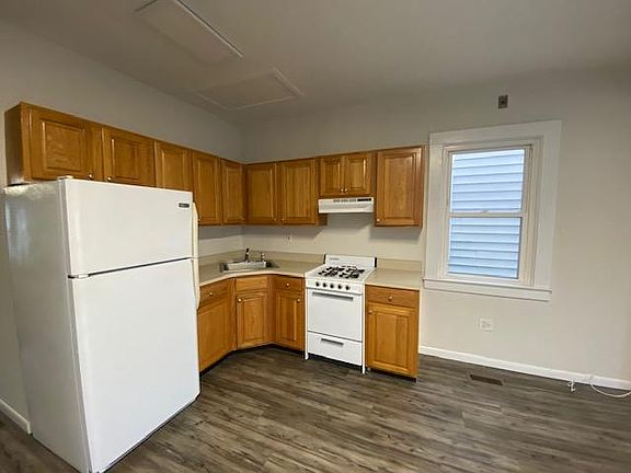 2nd image of 423 Bayville Ave