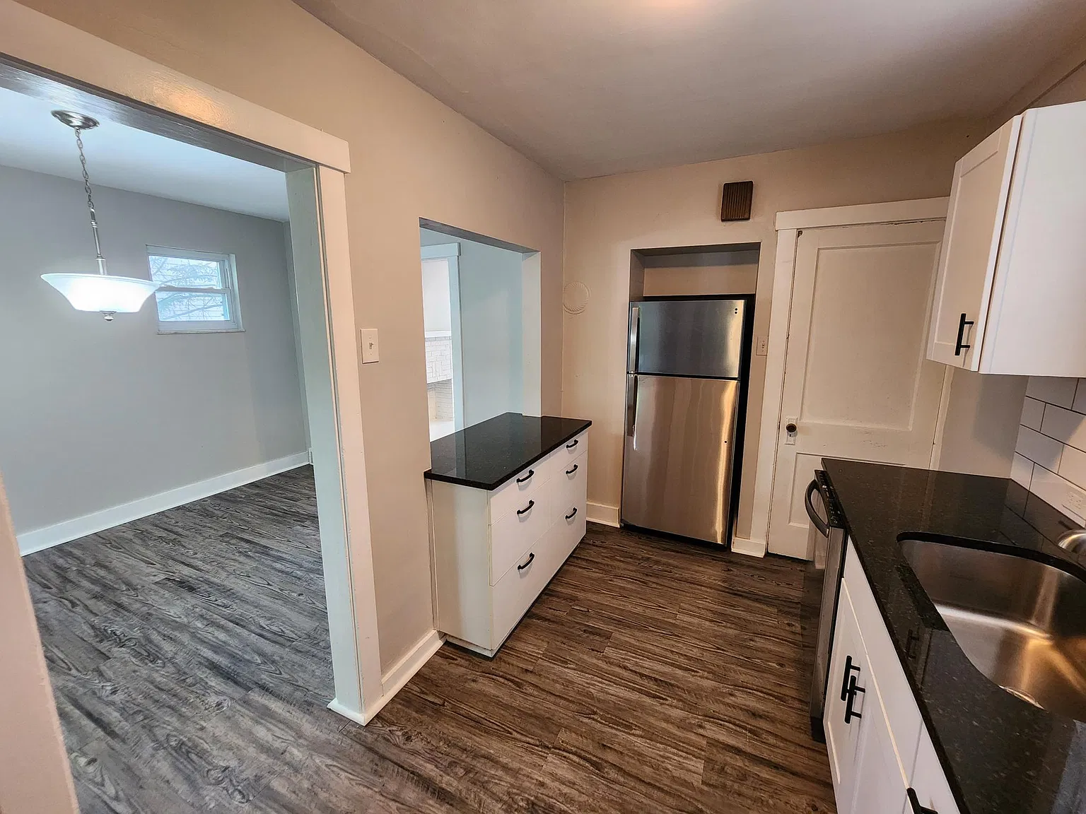3 bed, 954 sqft, $1,550 — Photo 3