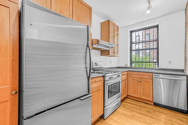 Rented by R New York | media 17