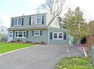 74 Kendall Dr, Parlin, NJ 08859