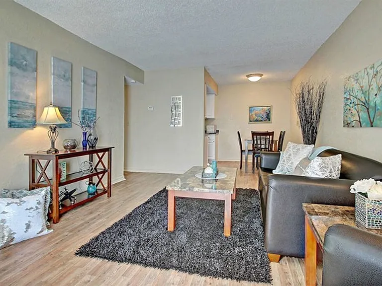 Woodland HIlls Apartments — Photo 45