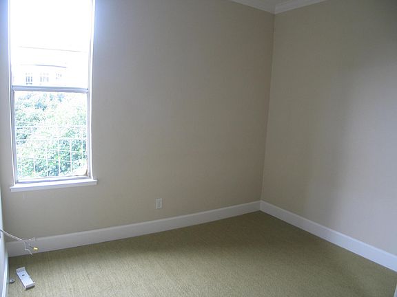5th image of 235 Oak St #27