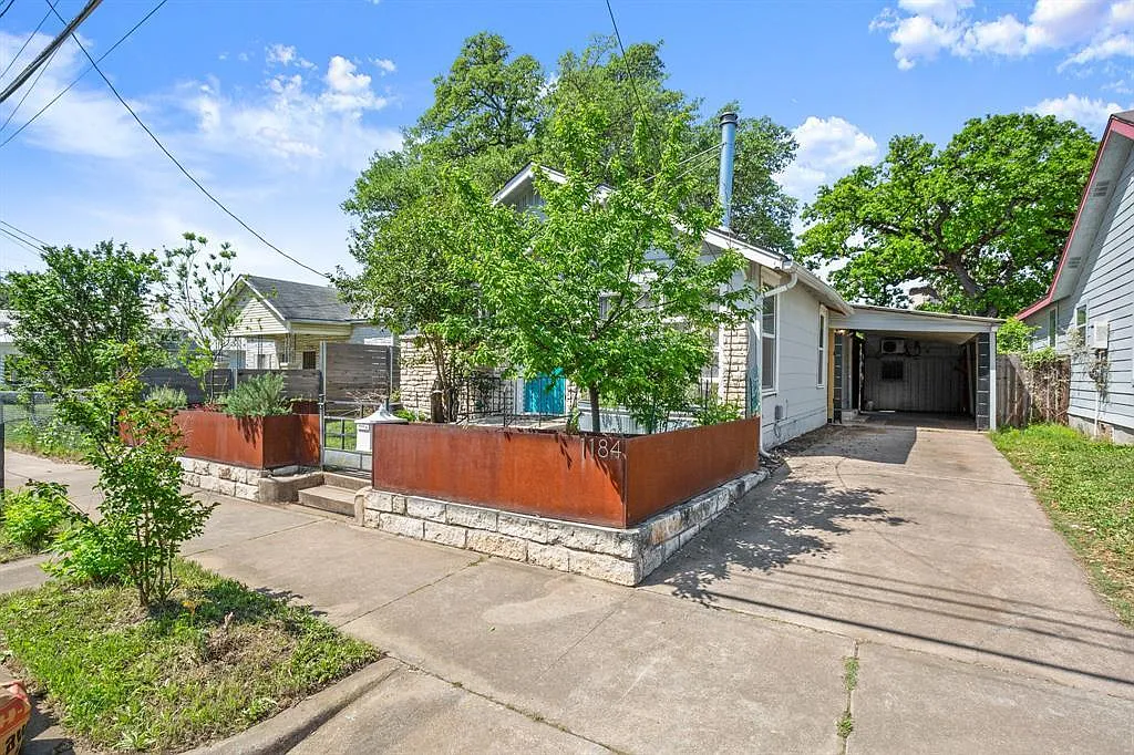 3 bed, 2.0 bath, 1417 sqft, $3,250 — Photo 2