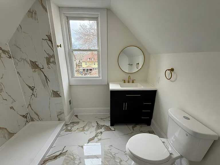 1326 W 110th St #3 — Photo 5