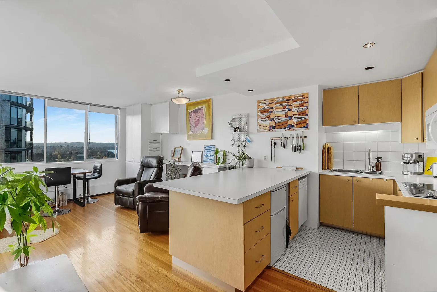 1250 Burnaby St #901 photo 1