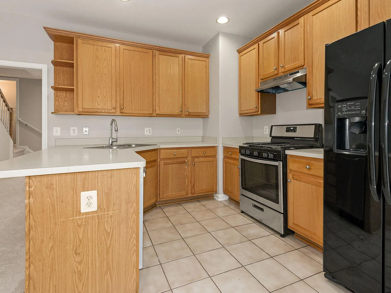 3 bed, 3.5 bath, 1831 sqft, $3,100 — Photo 4