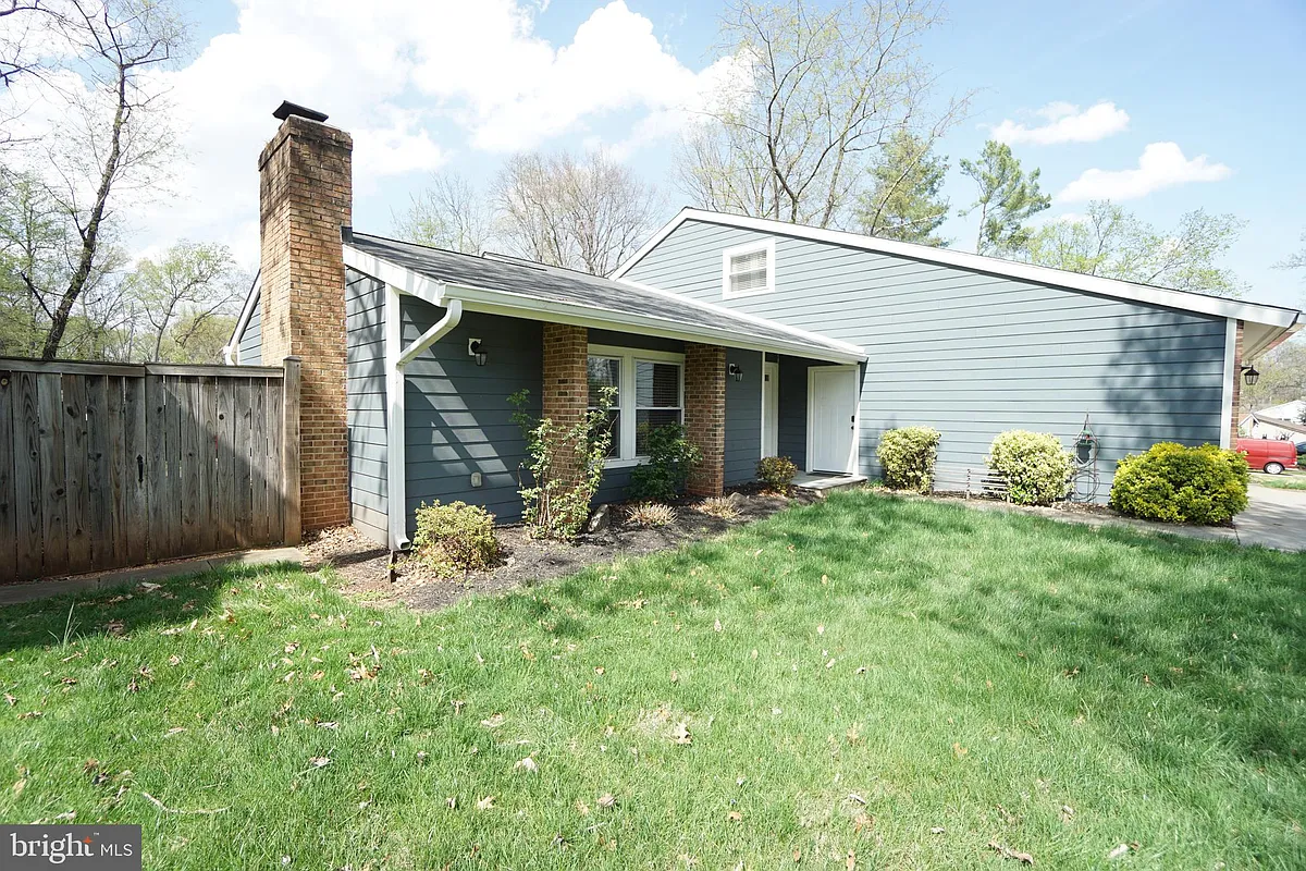 Building Photo - 322 Sugarland Run Dr