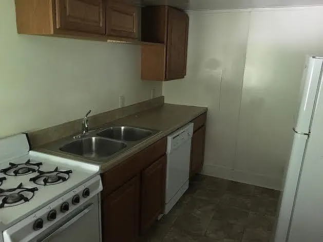 105 Dewitt Pl #8 — Photo 3