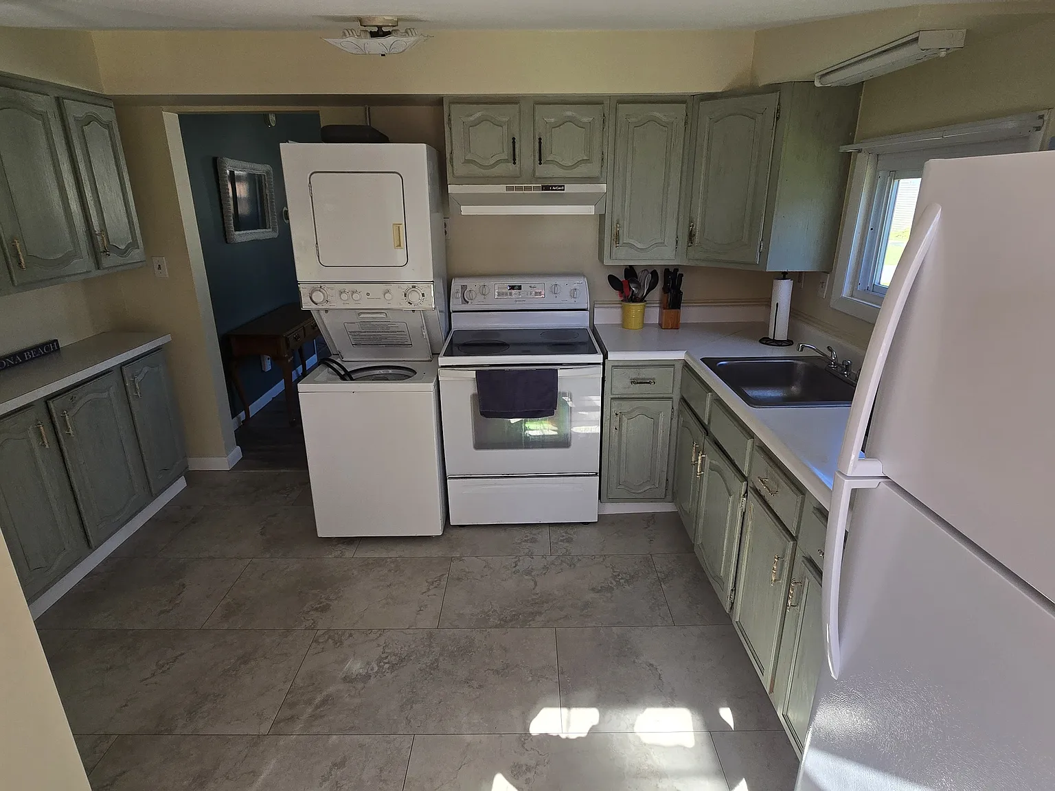 3 bed, 775 sqft, $1,875 — Photo 4