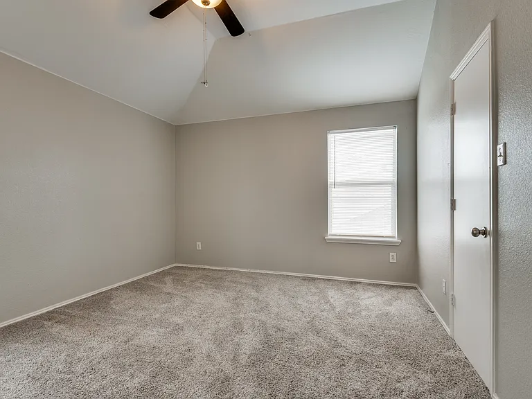 817 Pryor Dr — Photo 22