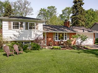 1251 Golf Cir, Wheaton, IL 60189