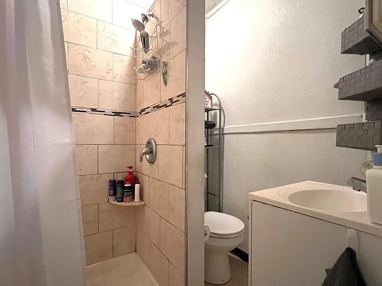 1531 W Girard Ave #1F — Photo 8