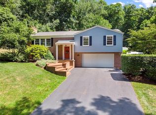 852 Chateau Dr, Ellwood City, PA 16117