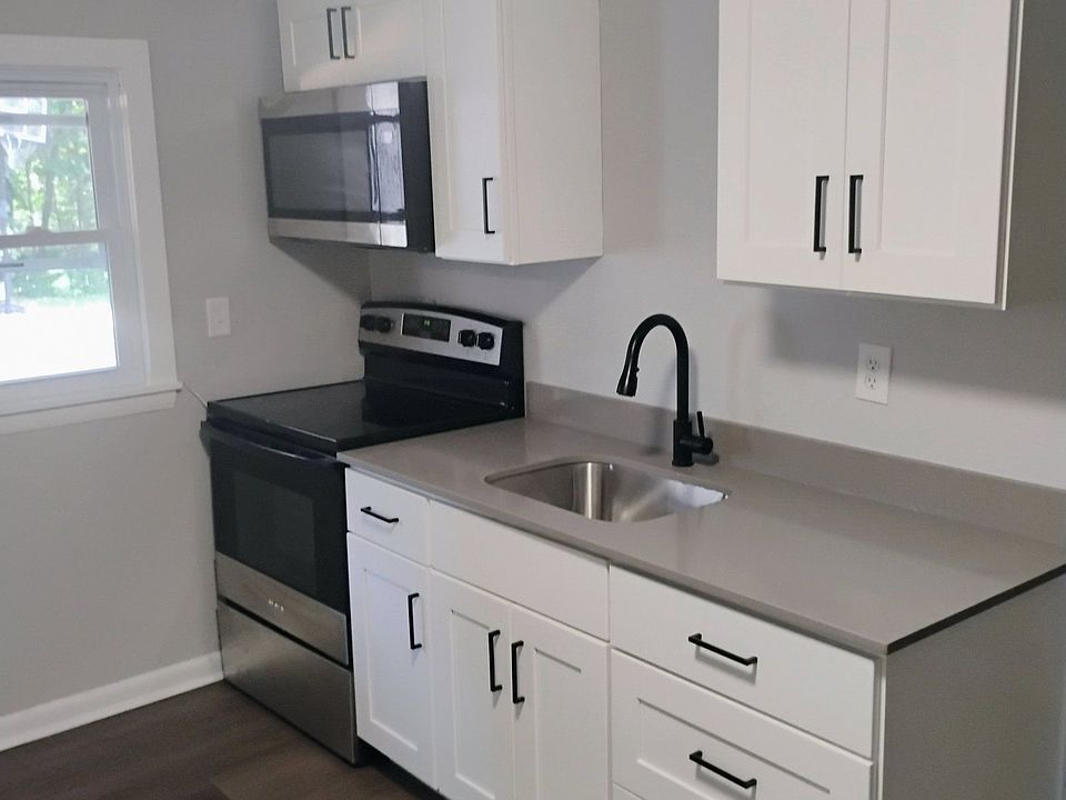 1st image of 52 Mast Rd #6