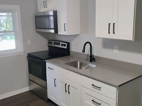 52 Mast Rd, Lee, NH