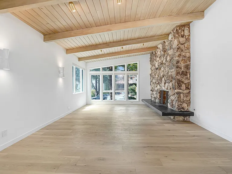 827 15th St - steps to Montana Ave in Santa Monica! — Photo 13