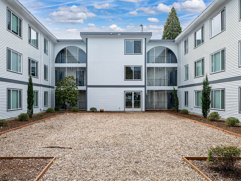 1st image of 13831 NE 8th St APT 76
