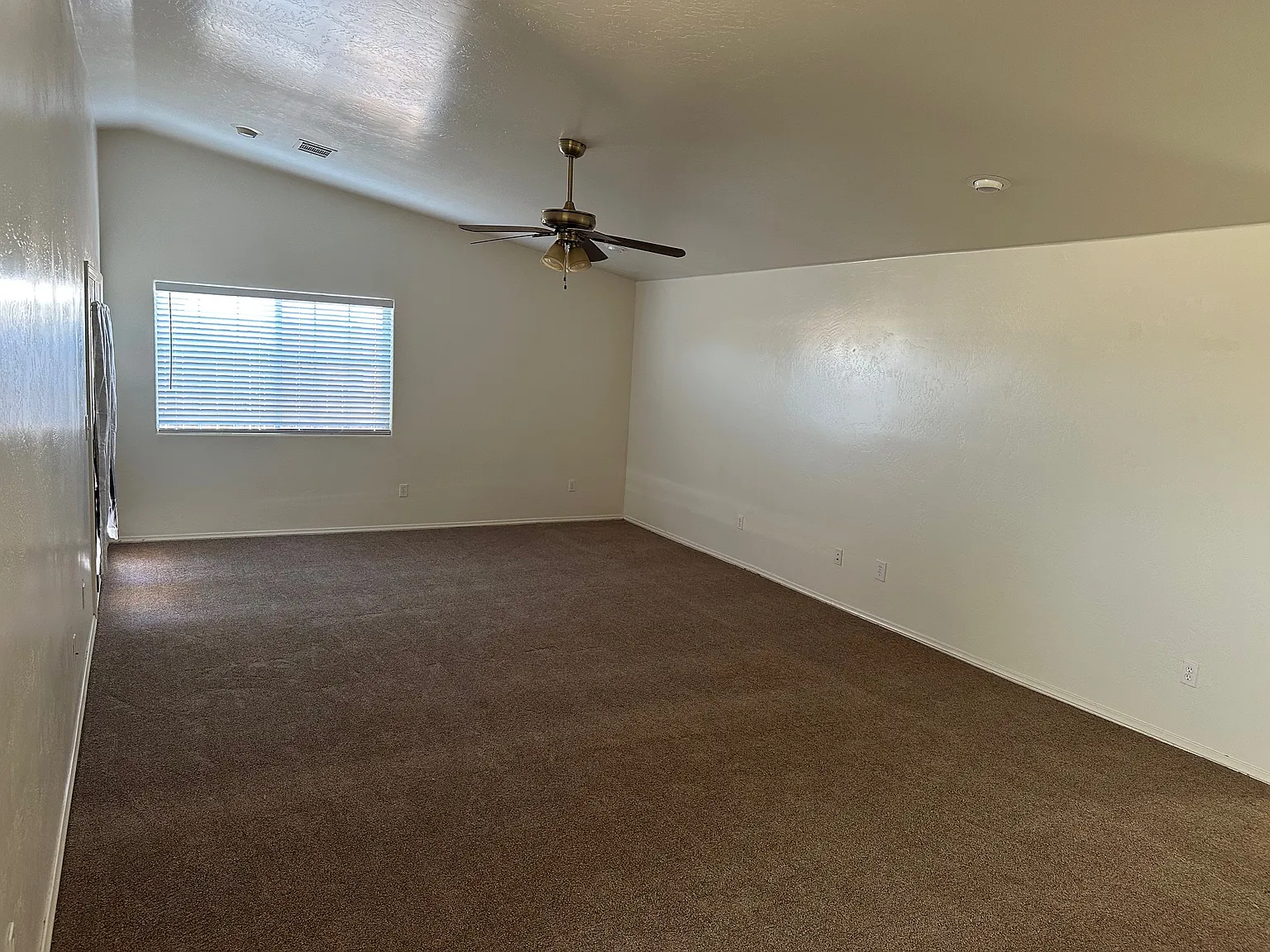 3 bed, 1444 sqft, $1,700 — Photo 4