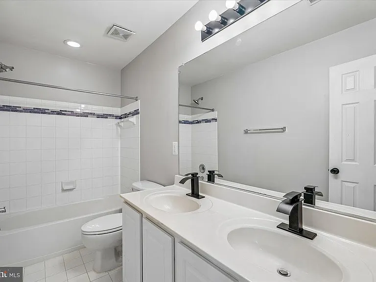 905 Royal Elm Ct — Photo 47