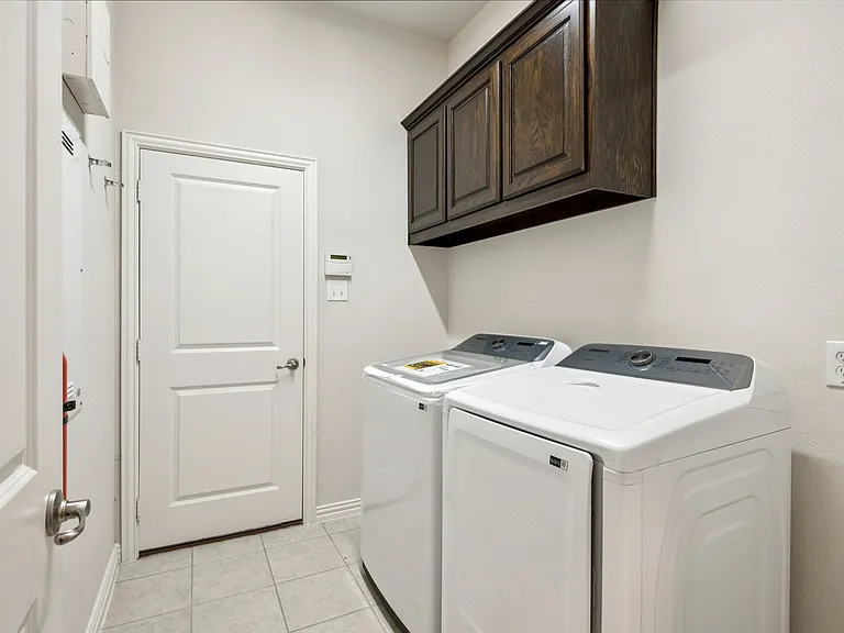 2317 Houston Dr — Photo 16
