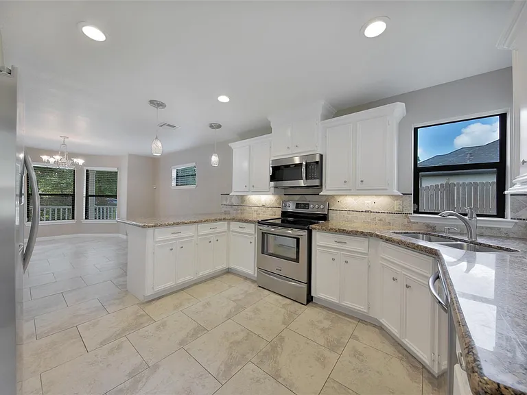 710 W Rollingwood — Photo 10