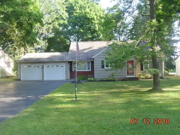 10 Scott Ln, Rochester, NY 14624