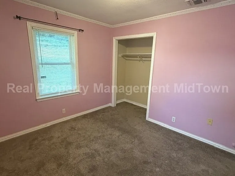 1301 Burleson St — Photo 13