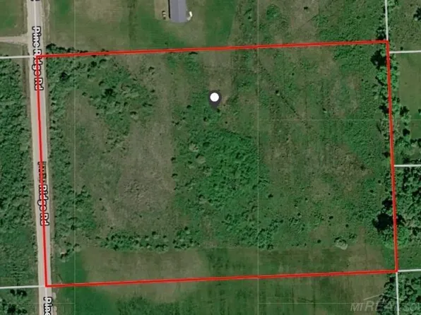 399 Pine Ridge Rd, Saint Clair, MI 48079