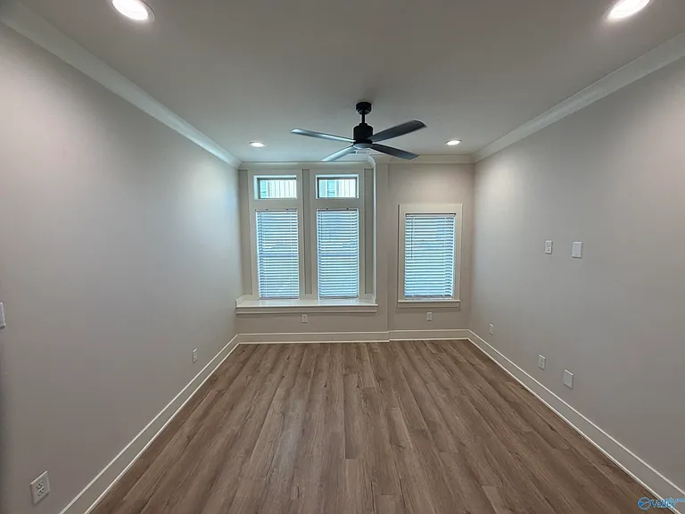 13 Vine St NE — Photo 5