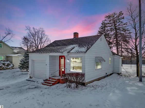 106 E Mitchell St, Lake City, MI 49651