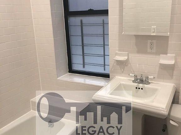 5th image of 226 Kimberly Pl APT 4E