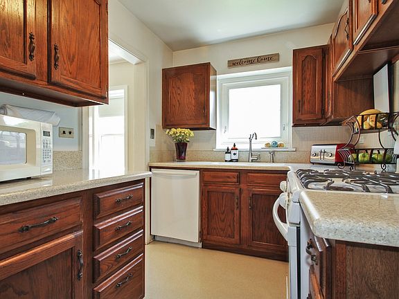 5th image of 2600 Bennett Ave APT 1E