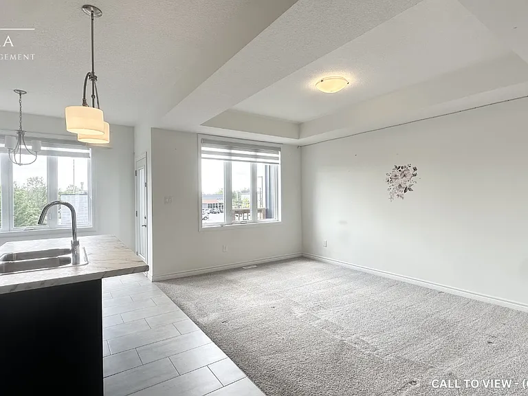 1736 Finley Cres — Photo 1