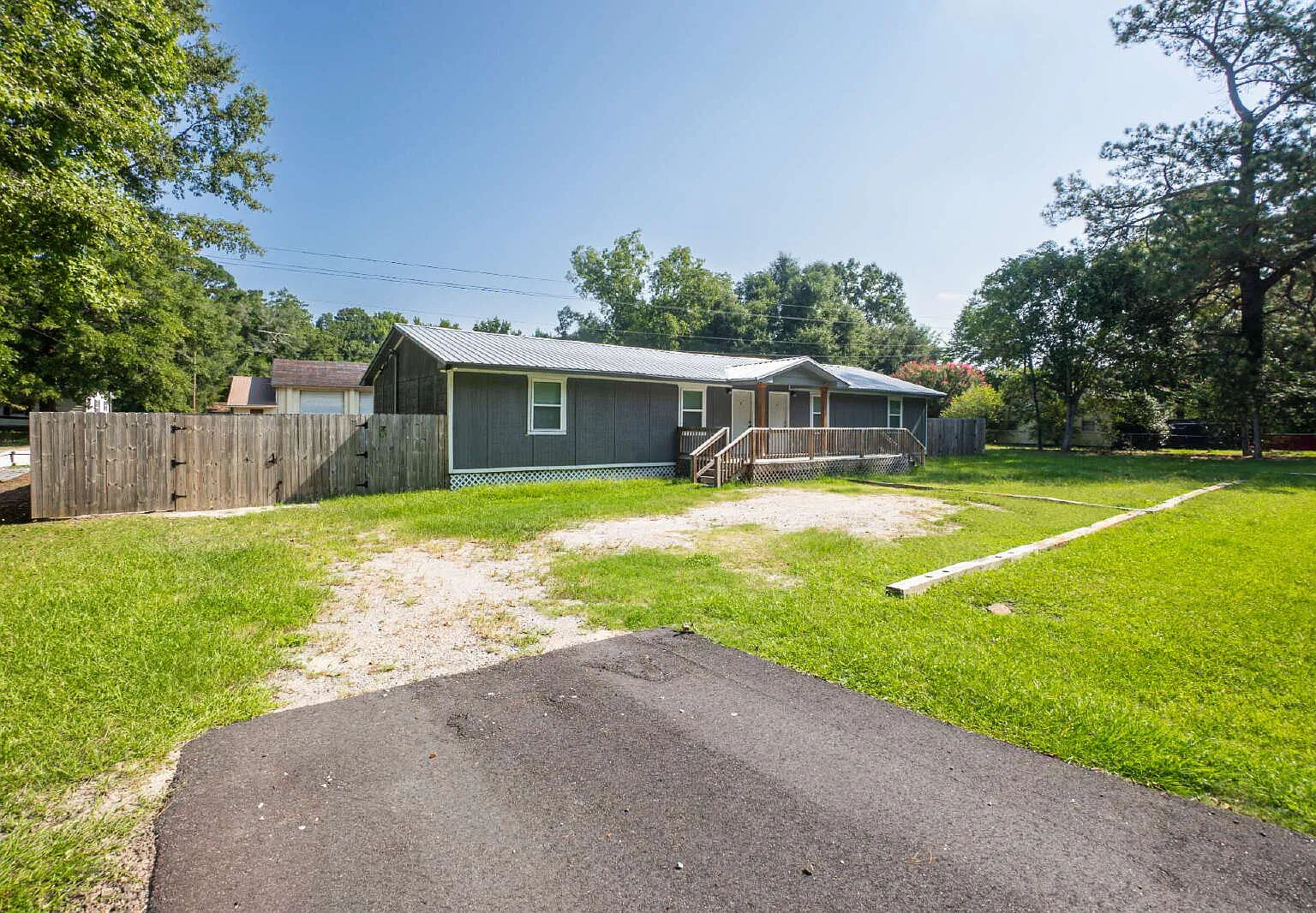 2 bed, 1.0 bath, 950 sqft, $1,200 — Photo 3